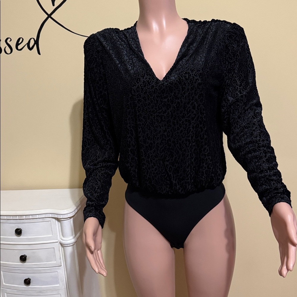 🥀Express Bodysuit soft paisley velour design. ~Size Small🥀